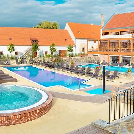 Hotel Zamek Valec Vladislav Exterior foto