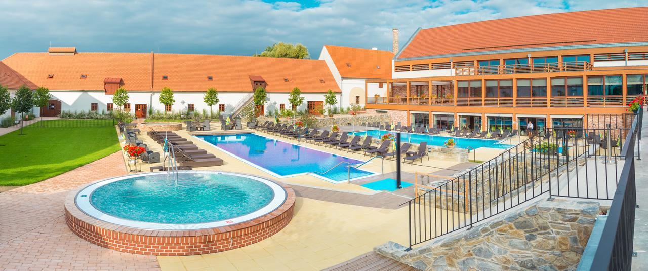 Hotel Zamek Valec Vladislav Exterior foto