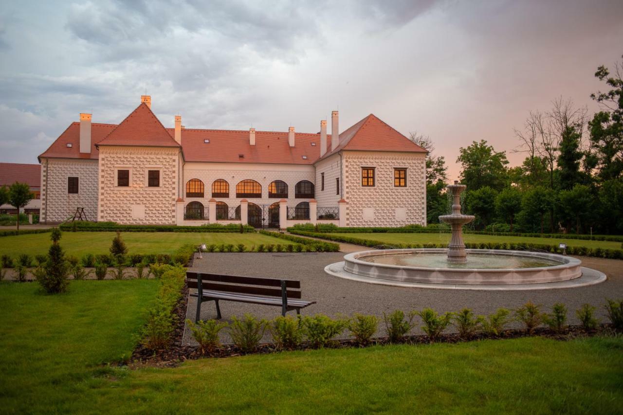 Hotel Zamek Valec Vladislav Exterior foto